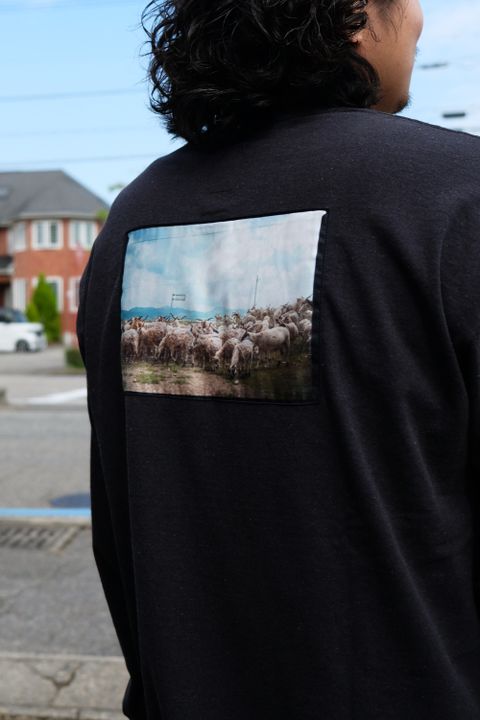 リベレイダースの新作ロンTEEをメインに使用したカーゴパンツスタイル