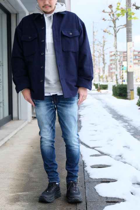 デニム顔のジャージーパンツを使った楽チンカジュアルコーデ