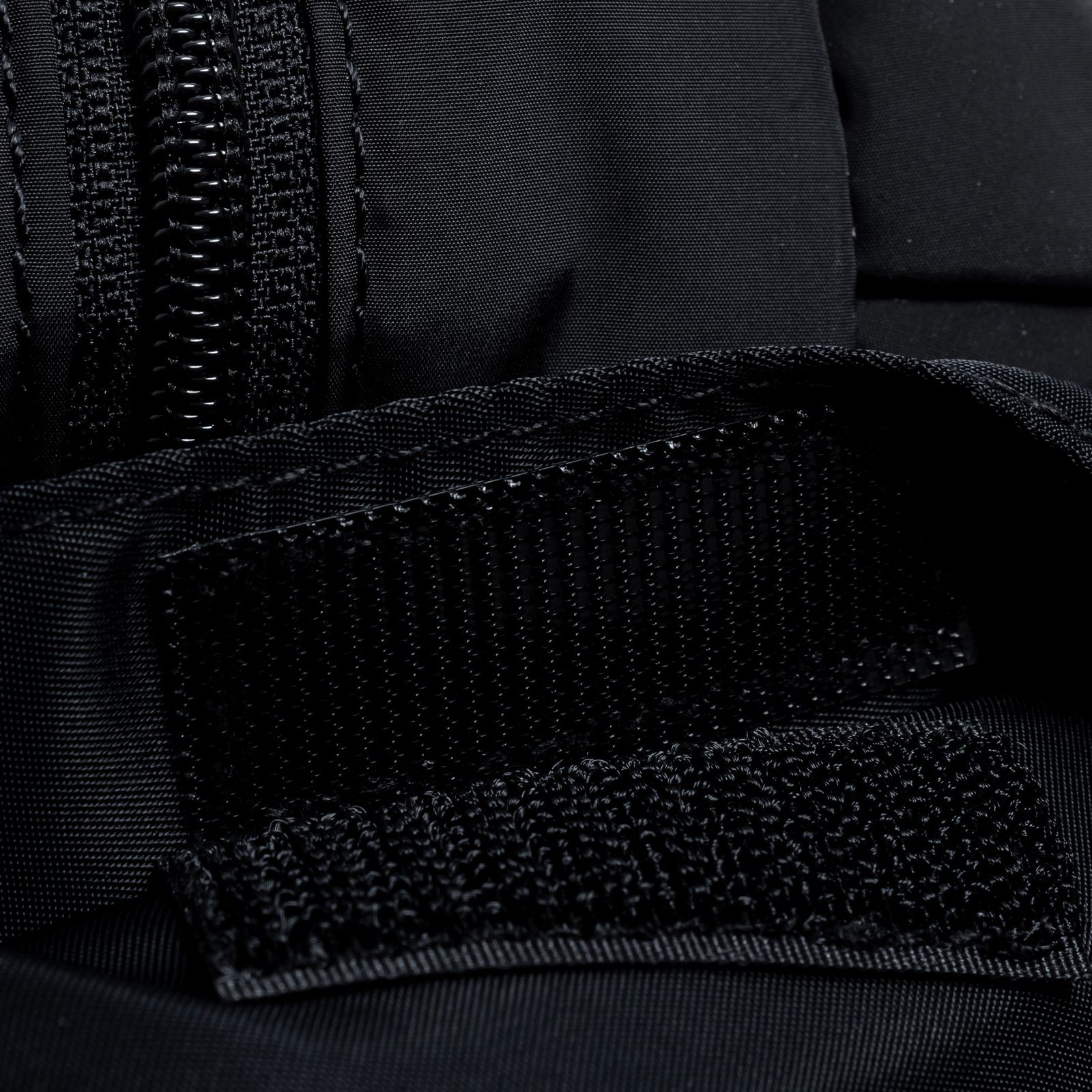 【ラスト1点】water-repellent padded crossbody bag / ブラック