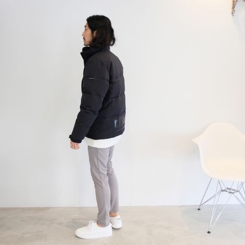 冬スタイルの重たさを払拭しつつも防寒性もしっかりと持ち合わせた快適ダウンジャケットスタイル