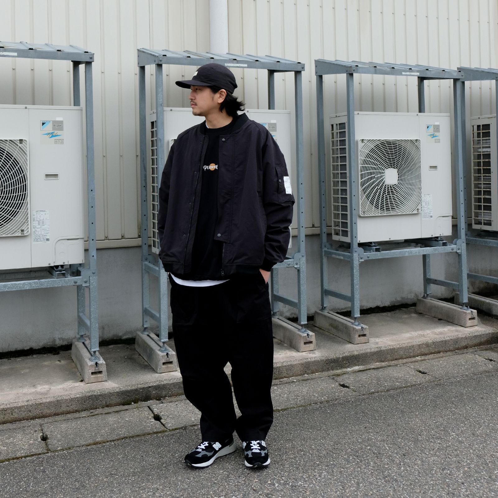 雰囲気抜群なオールブラックコーデ