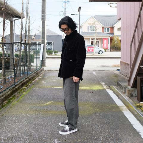 アメカジテイストなストリートスタイルをブラックのグラデーションで