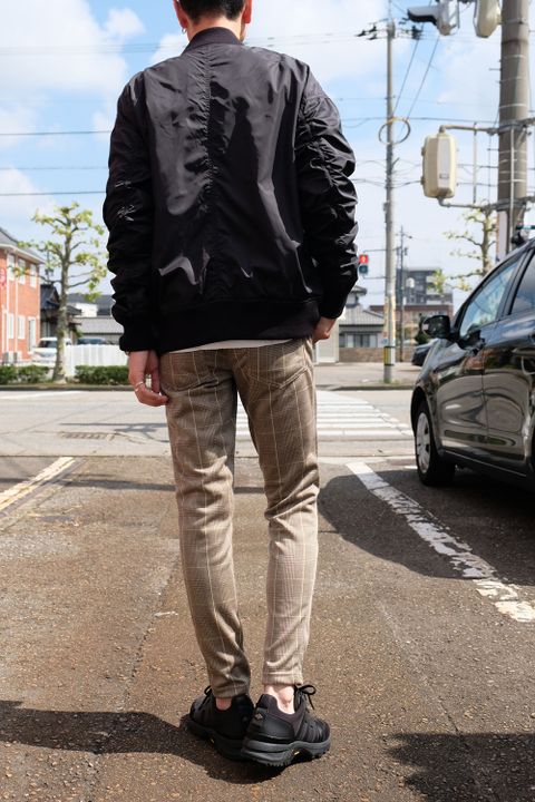 MA-1を今っぽく、そして上品に着こなす
