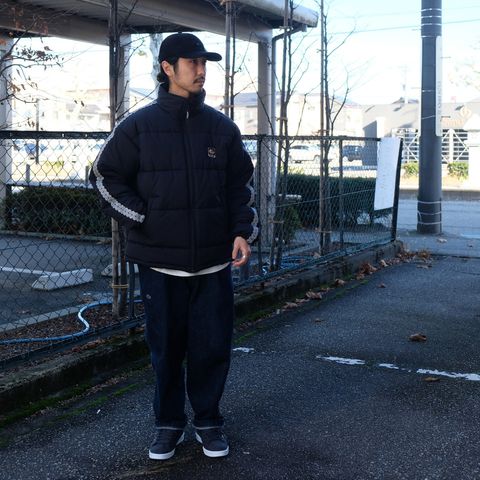 ワイドめなシルエットでまとめたパフジャケットスタイル