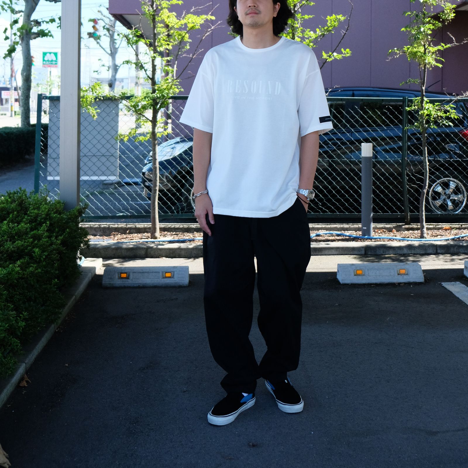 クールに品良く不良っぽさをエッセンスに加えた大人の夏コーデ