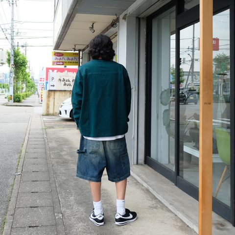 デニムショーツが懐かしくも今っぽい