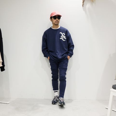 ネイビーでまとめたスポーティーかつストリートなあったかセットアップスタイル