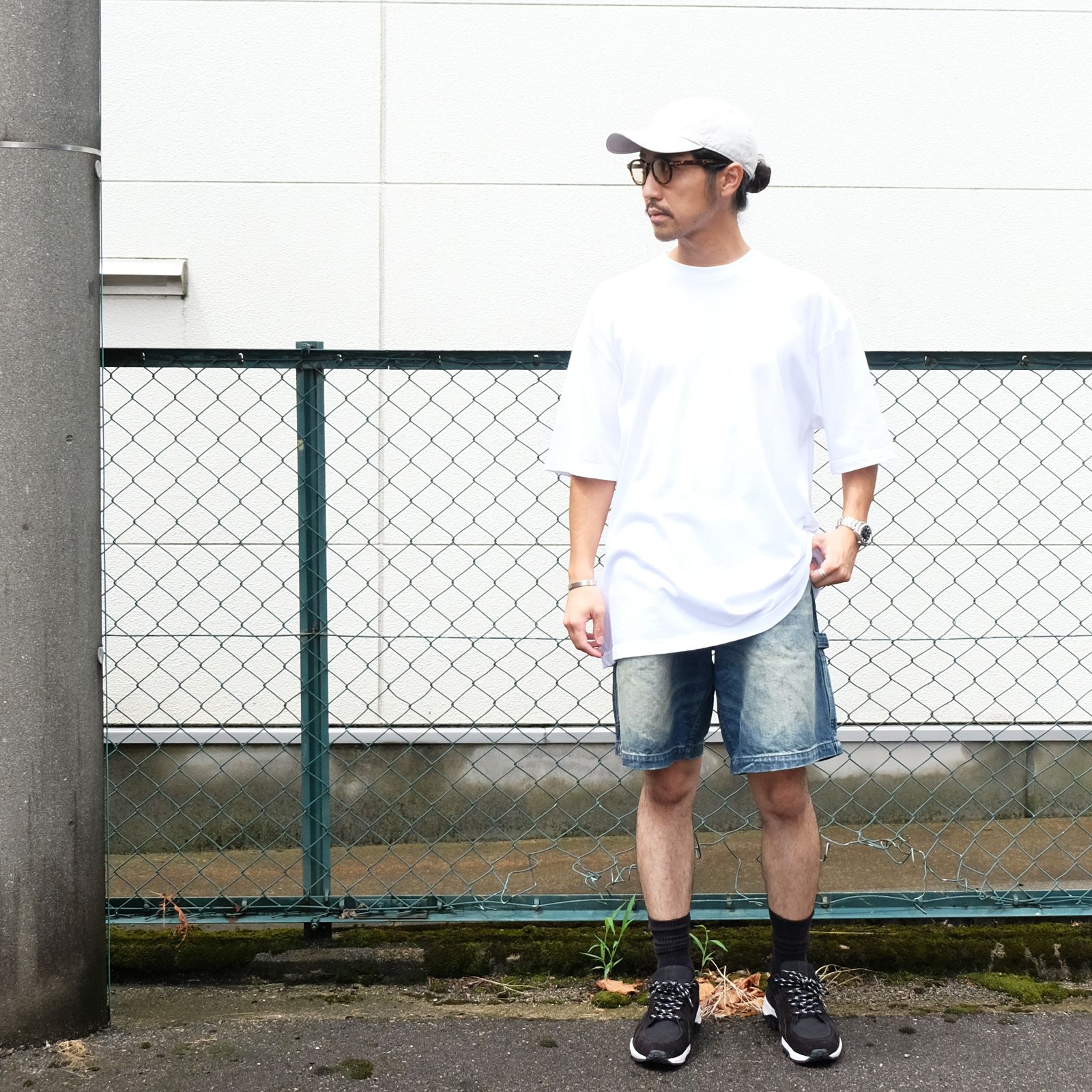大人に勧めたいデニムショーツの着こなし