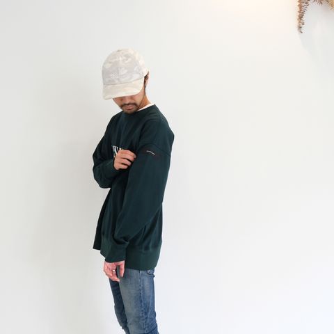 深みのあるグリーンカラーが落ち着きと品の良さを感じさせる大人な色味