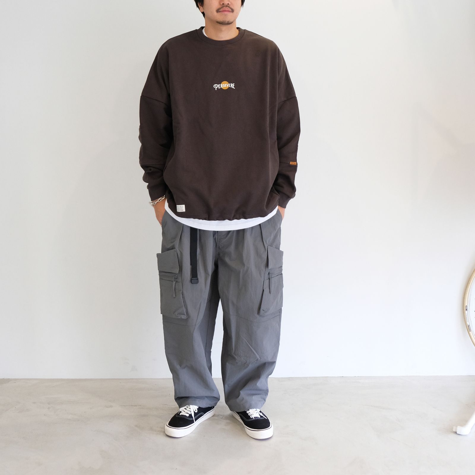 秋のオールグレーコーデ