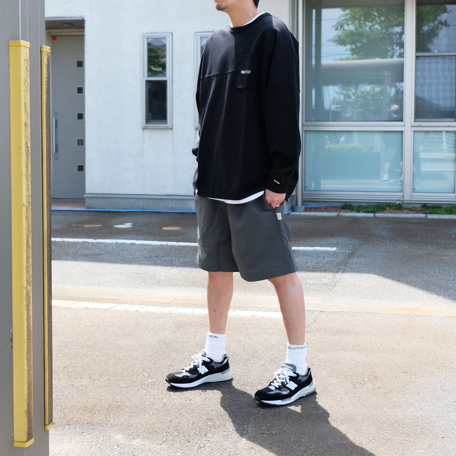 ロンTEEとハーフパンツという絶対的な着こなしを楽しめるのが今の時期