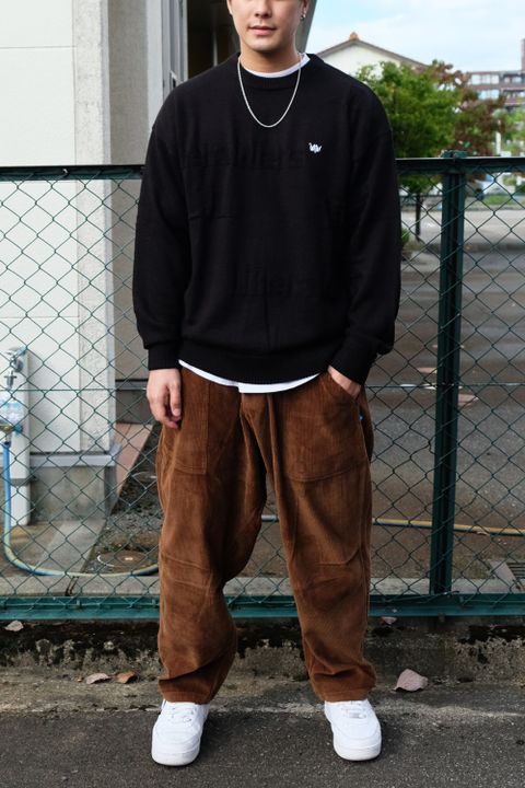 ニットとコーデュロイを合わせた絶妙なバランスの秋コーデ
