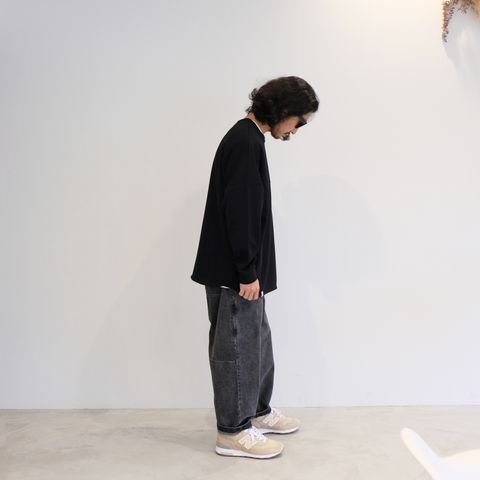 ブラックでグラデーションを効かせたストリートカジュアルコーデ