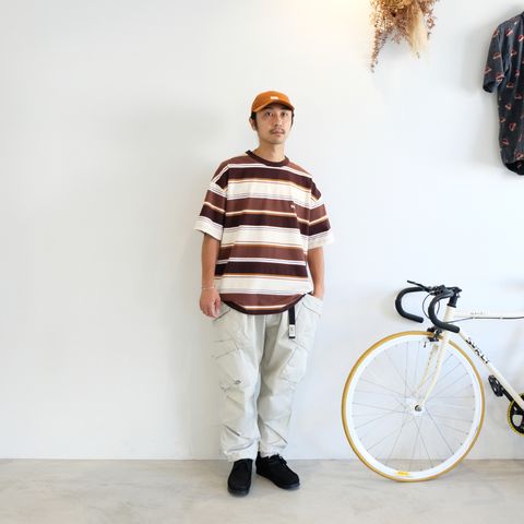 オレンジを基調としたストライプシャツコーデ