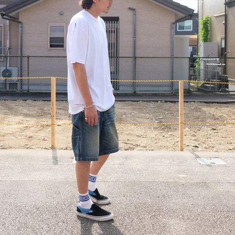 男の夏の定番“白Tデニム”をハーフパンツで快適に楽しむ