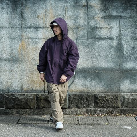 アウトドアでワークな雰囲気を普段着として