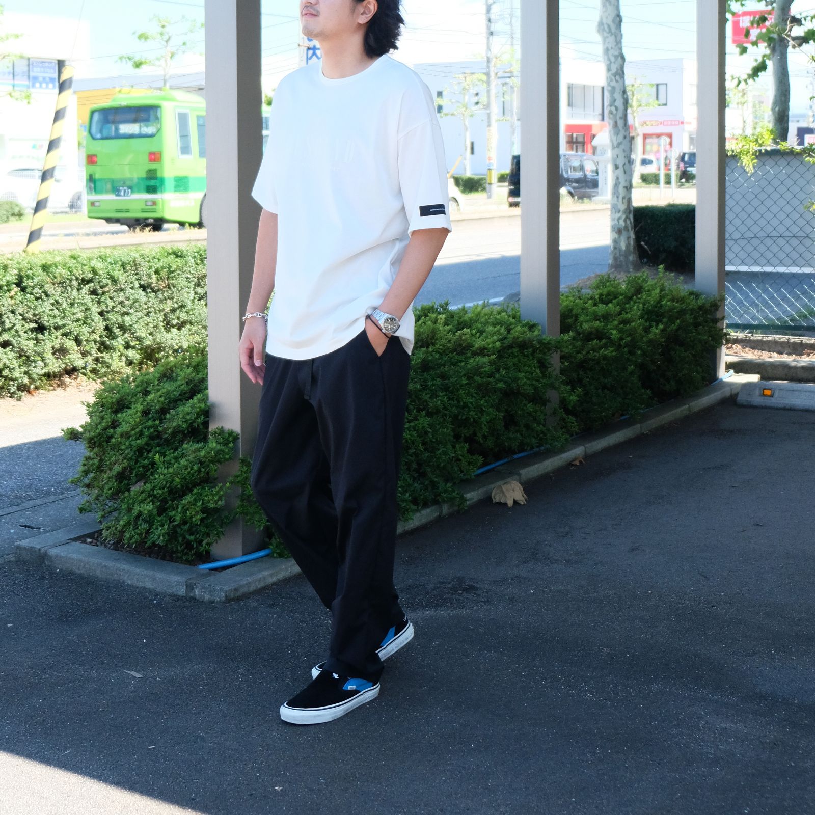 クールに品良く不良っぽさをエッセンスに加えた大人の夏コーデ