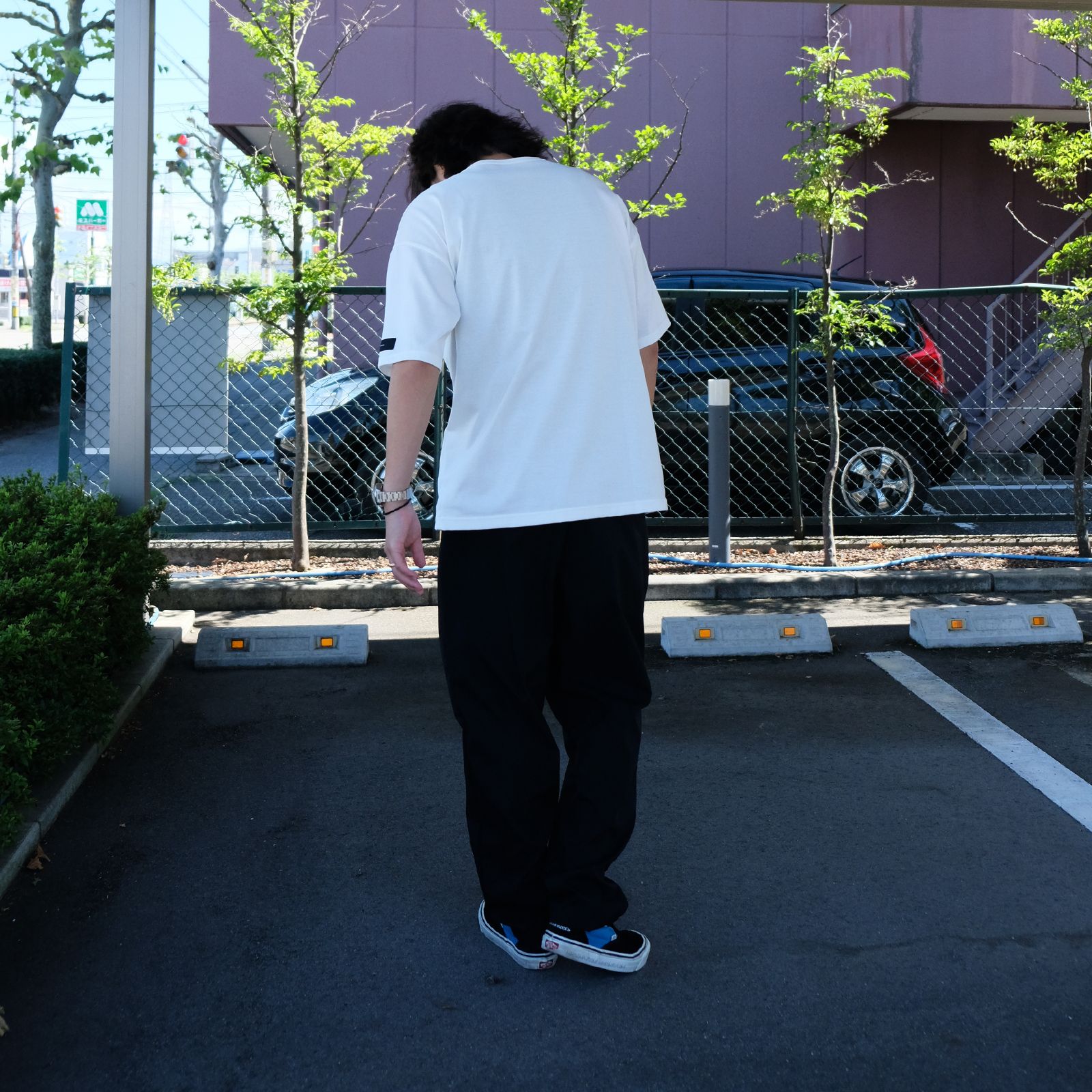 クールに品良く不良っぽさをエッセンスに加えた大人の夏コーデ