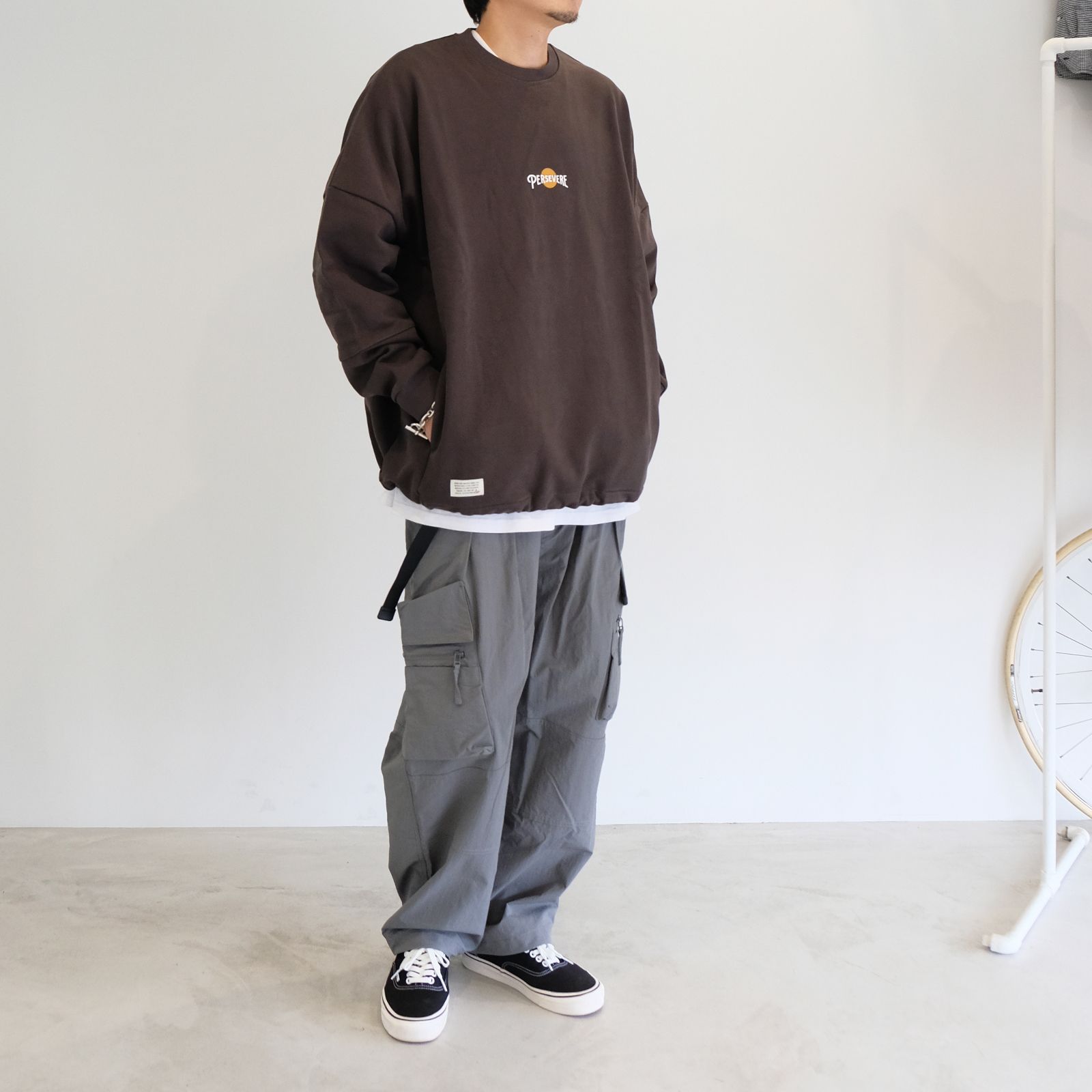 秋のオールグレーコーデ