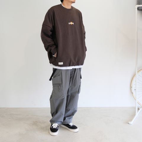 秋のオールグレーコーデ
