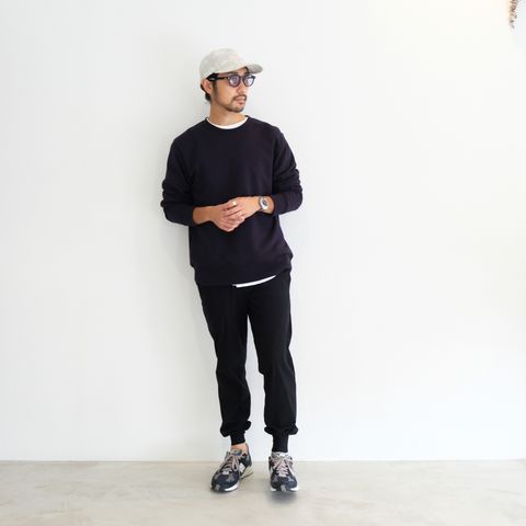 だらっとし過ぎずも気取らず快適に。大人のオフをイメージしたリブパンコーデ