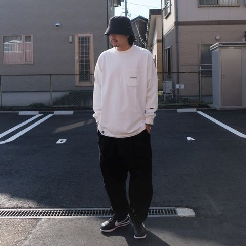 白黒だけでまとめたロンTEEコーデ