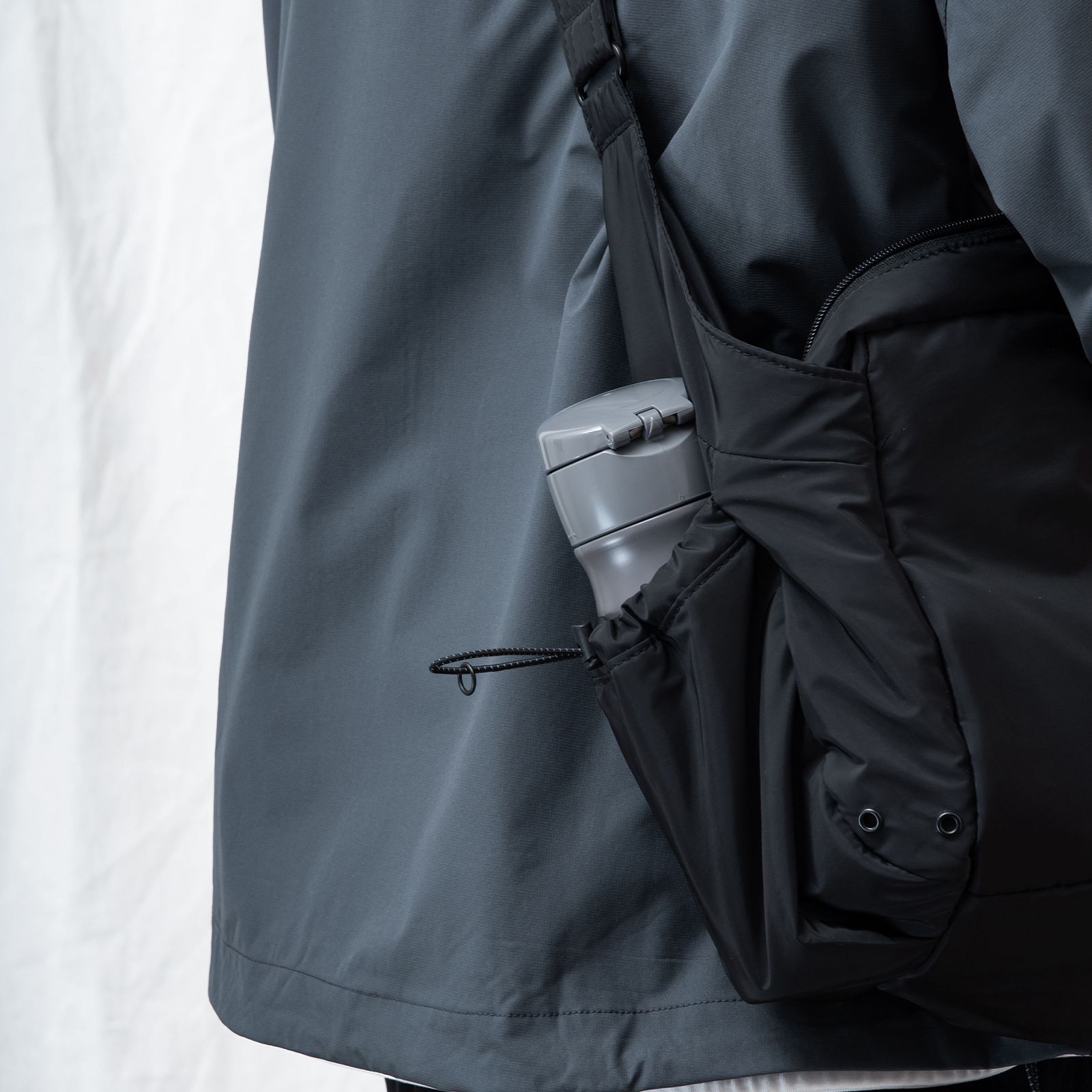 【ラスト1点】water-repellent padded crossbody bag / ブラック