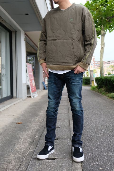 デニムをアウトドアテイストに着こなす