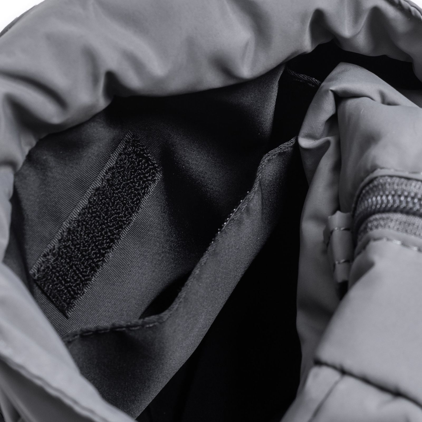【ラスト1点】water-repellent padded crossbody bag / ライトグレー