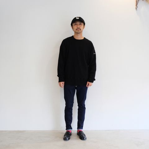 現代らしさを取り入れつつも綺麗さも意識したカジュアルコーデ
