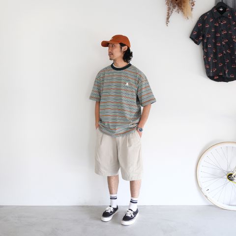 配色も絶妙なストライプTをメインに