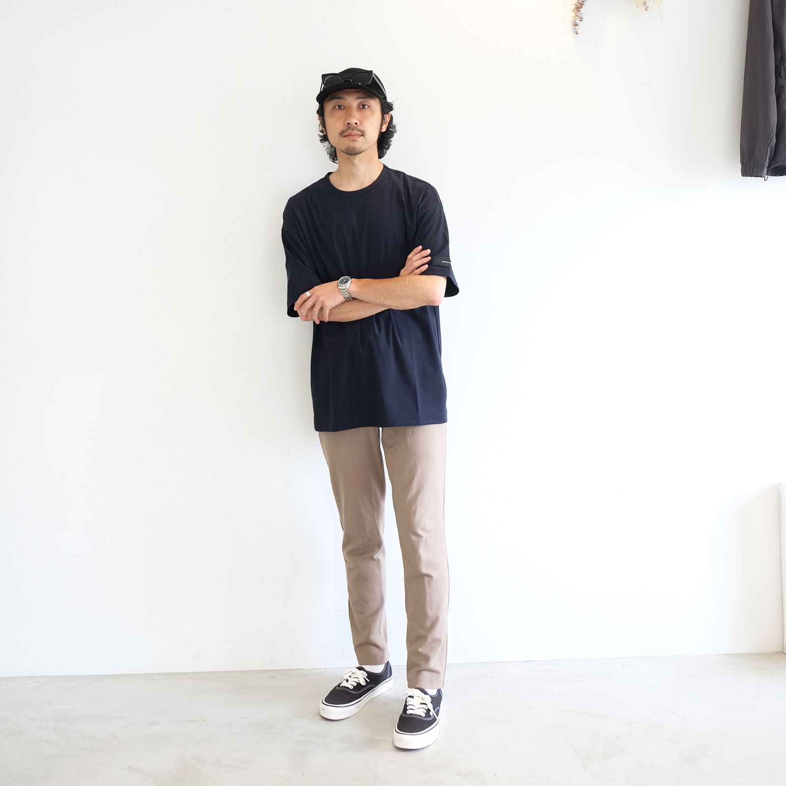 上質な素材感で楽しむ普遍的な大人のイージースタイル