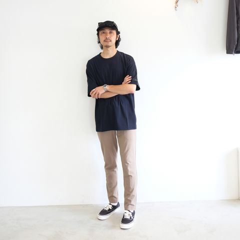 上質な素材感で楽しむ普遍的な大人のイージースタイル