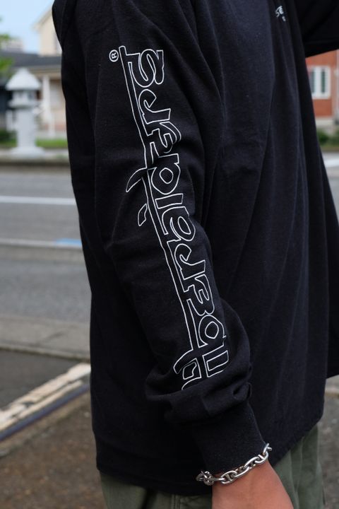 リベレイダースの新作ロンTEEをメインに使用したカーゴパンツスタイル