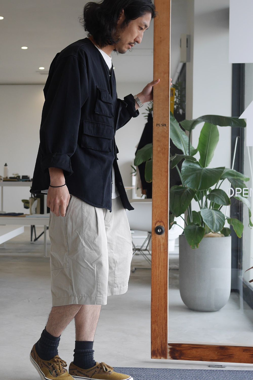 ノーカラージャケットにハーフパンツを合わせたコーデ 2151 Filo