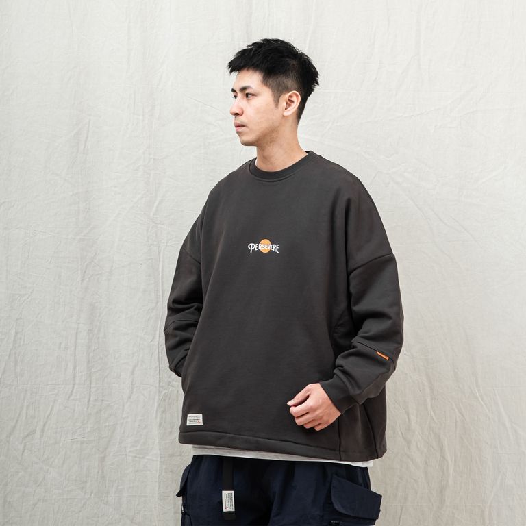 171cm 60kg : 着用サイズ M
