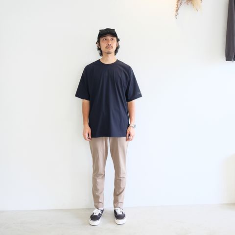上質な素材感で楽しむ普遍的な大人のイージースタイル