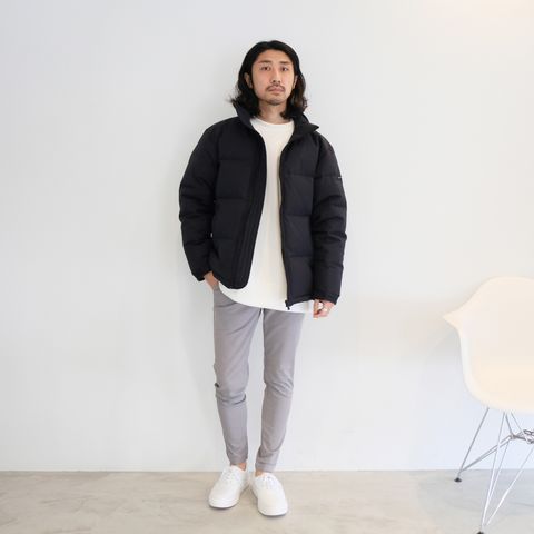 冬スタイルの重たさを払拭しつつも防寒性もしっかりと持ち合わせた快適ダウンジャケットスタイル
