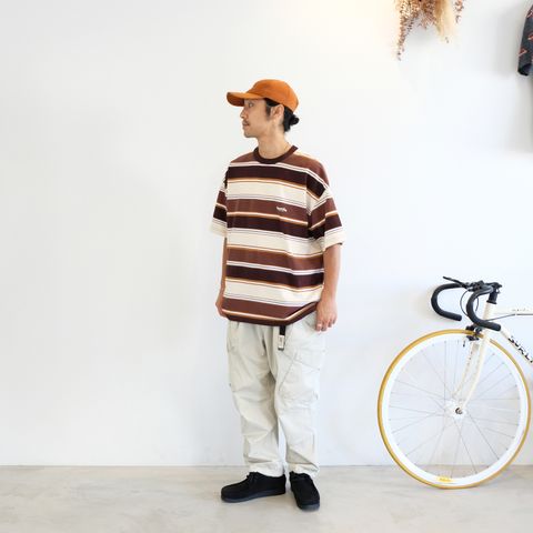 オレンジを基調としたストライプシャツコーデ