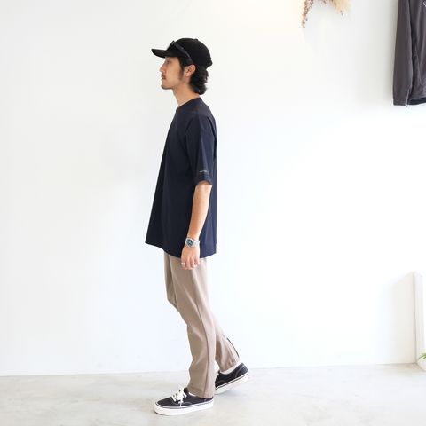上質な素材感で楽しむ普遍的な大人のイージースタイル