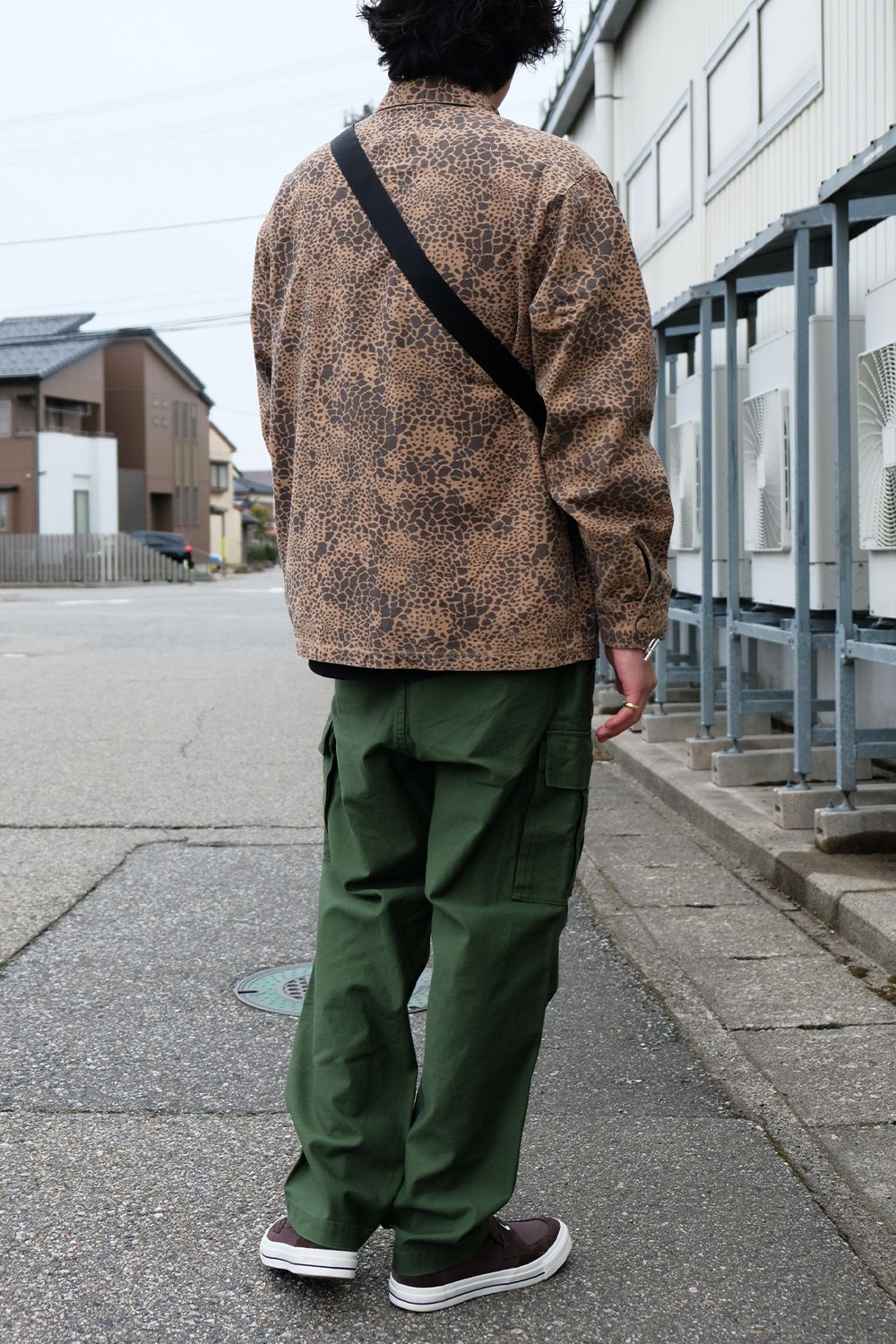 柄で魅せるミリタリー合わせの着こなし