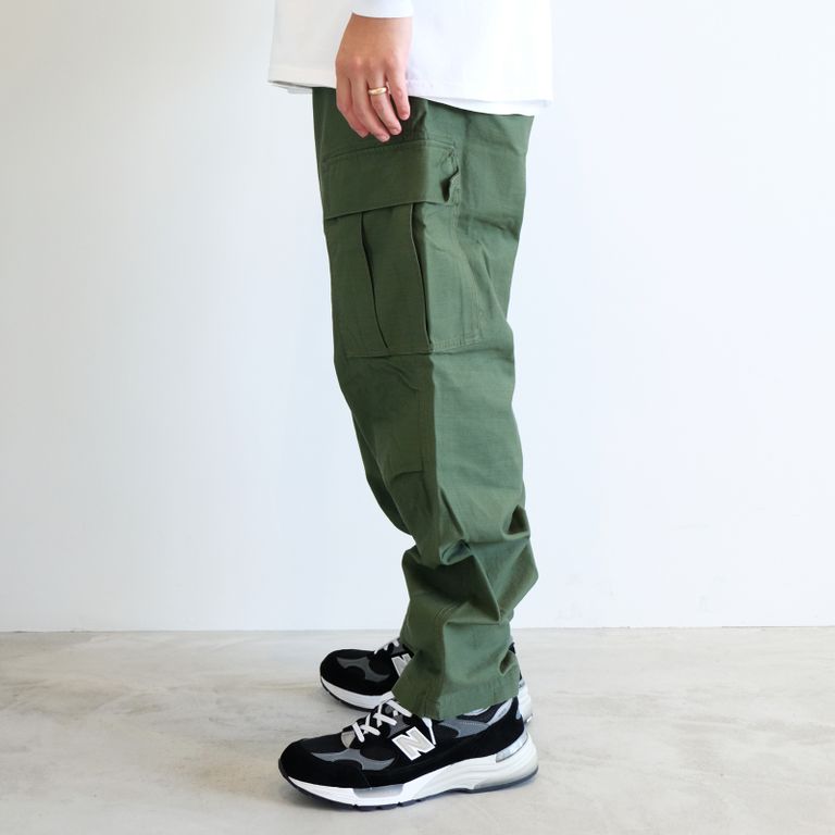 179cm 70kg : 着用サイズ 32(M)