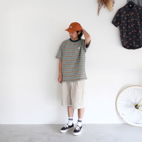 配色も絶妙なストライプTをメインに