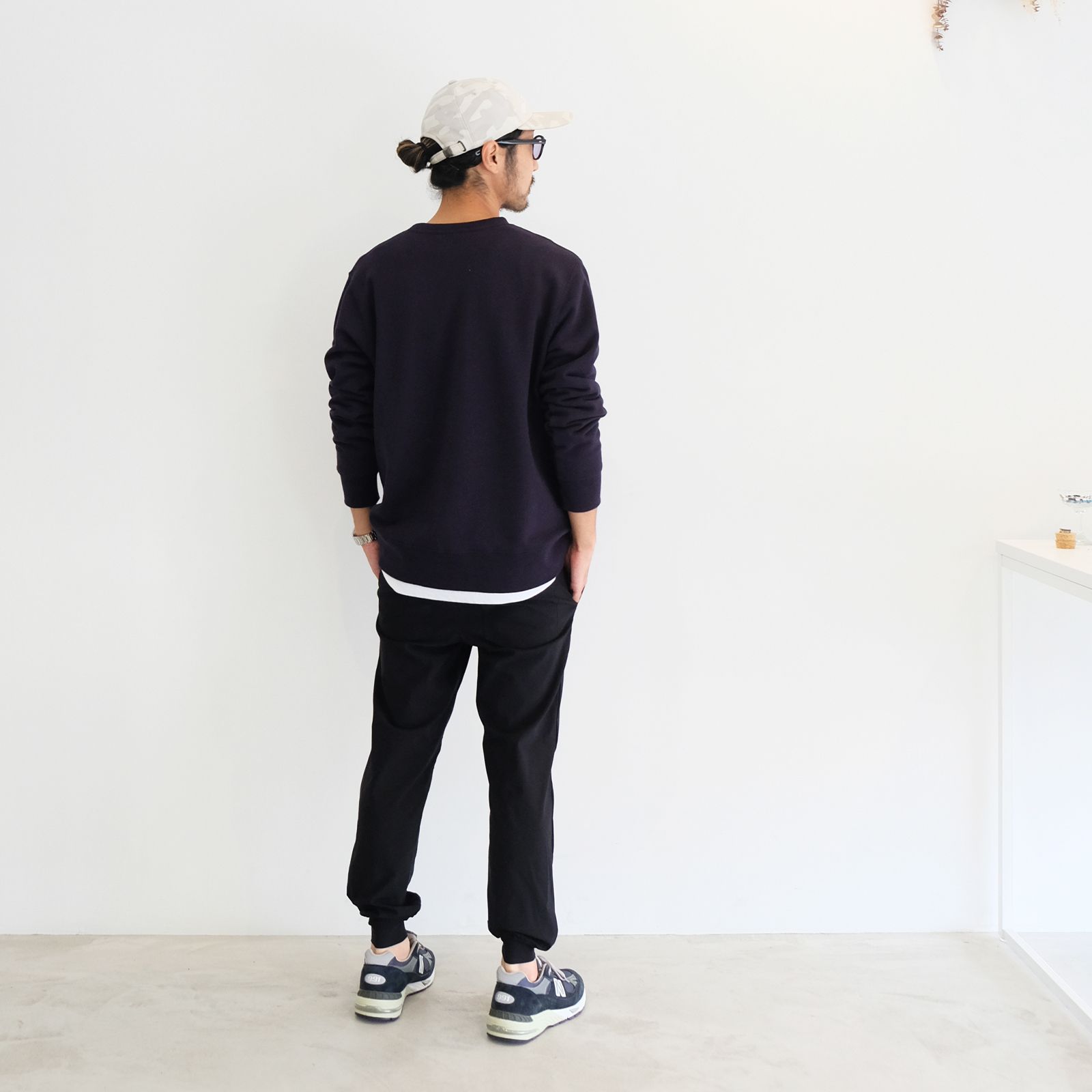 だらっとし過ぎずも気取らず快適に。大人のオフをイメージしたリブパンコーデ