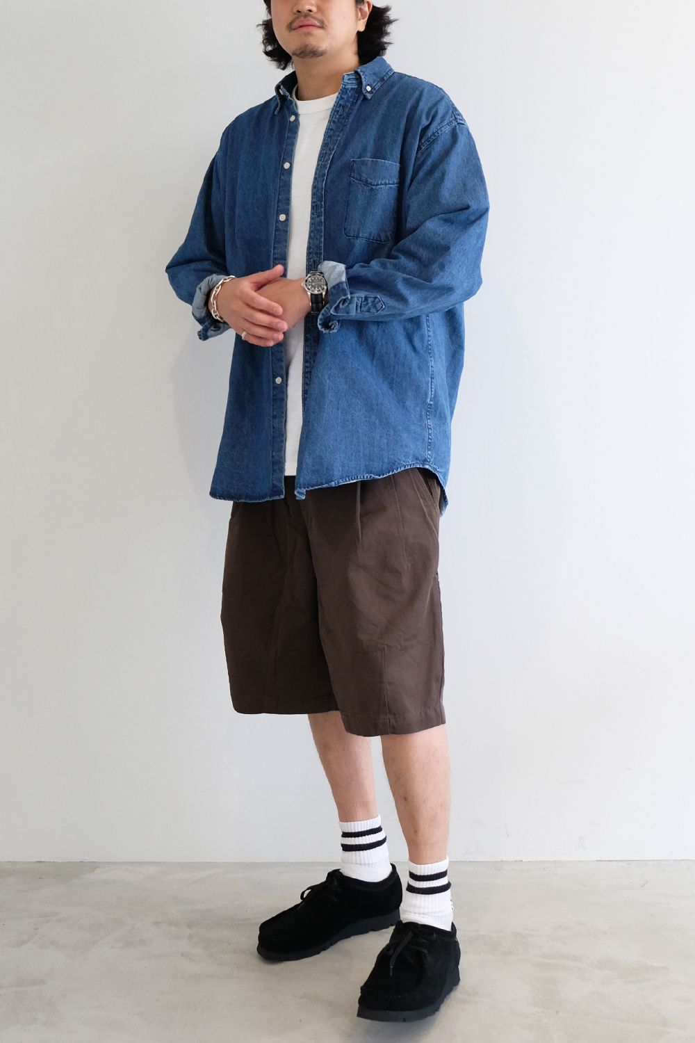 春のハーフパンツスタイルはシャツ合わせがお勧め