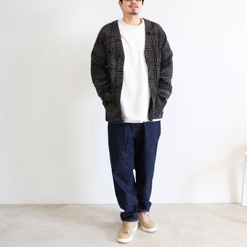 織り柄で主張を楽しむカーディガンをメインとしたカジュアルコーデ