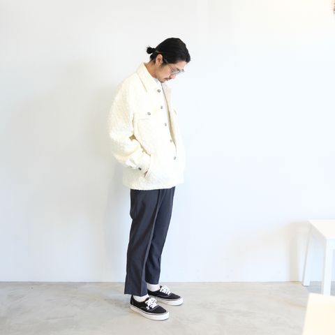 スエットCPOジャケットをキッチリ過ぎずオトナな雰囲気で