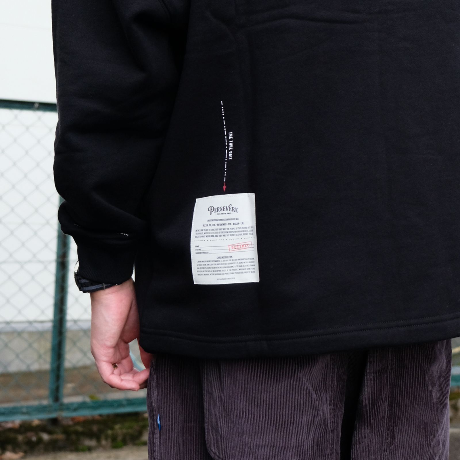 [ラスト1点 M] フロントロゴ ドロップショルダー クルーネックスエットシャツ / morse code classic sweatshirt / ブラック