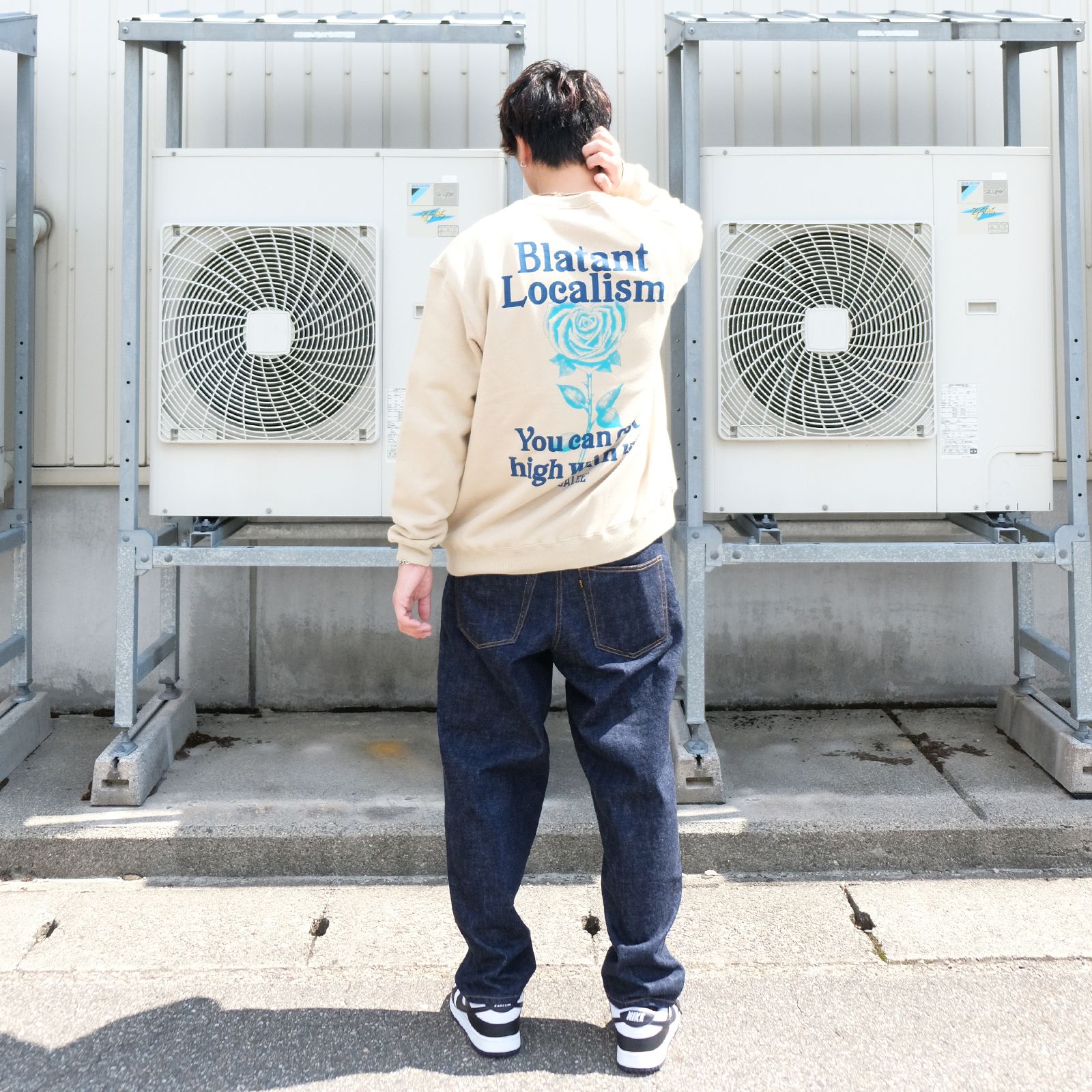 トップスのCALEEらしいデザインがポイントのカジュアルコーデ