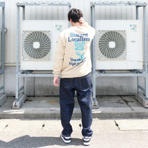 トップスのCALEEらしいデザインがポイントのカジュアルコーデ